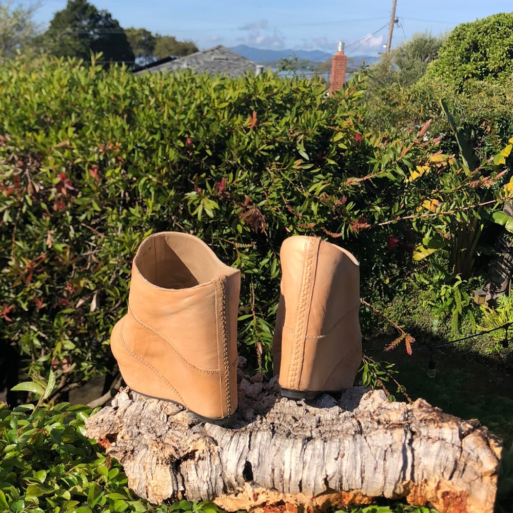 Stuart Weitzman 8.5 W 5” Heel And 1.5 Platform - image 2